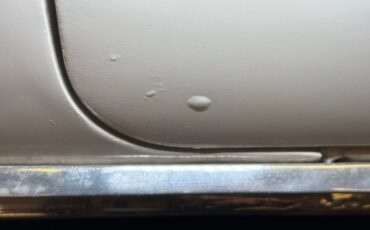 Chevrolet-Corvair-1963-Ermine-White-Red-26