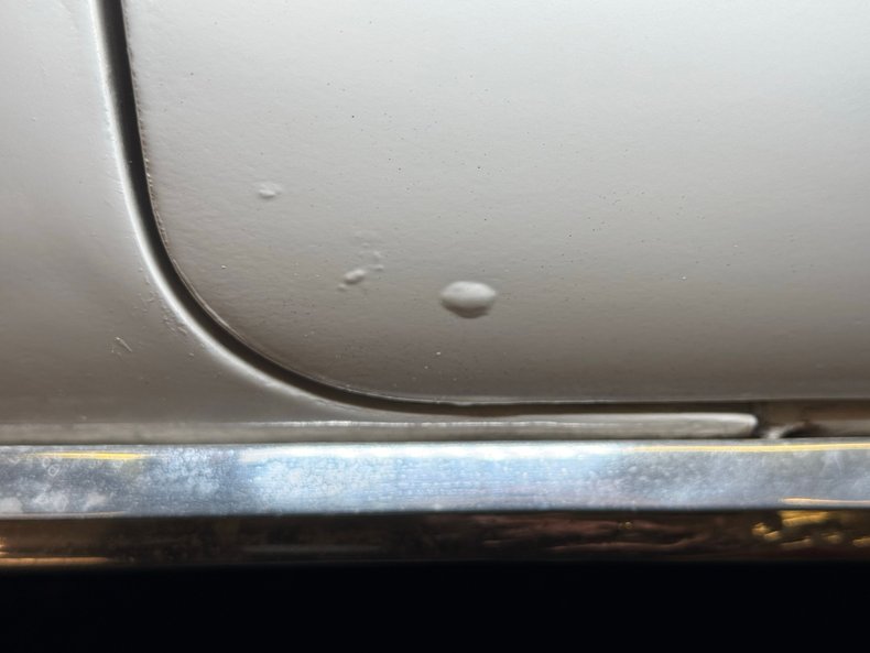 Chevrolet-Corvair-1963-Ermine-White-Red-26