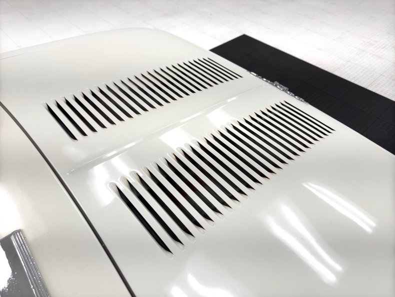 Chevrolet-Corvair-1963-Ermine-White-Red-27