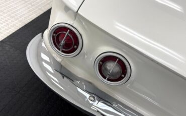 Chevrolet-Corvair-1963-Ermine-White-Red-29