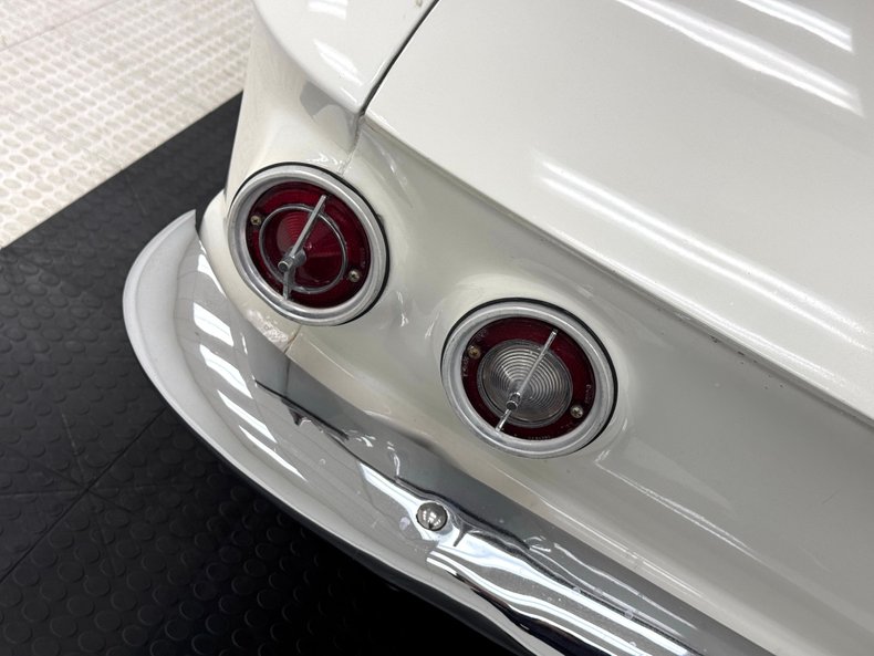 Chevrolet-Corvair-1963-Ermine-White-Red-29