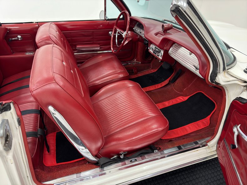 Chevrolet-Corvair-1963-Ermine-White-Red-3