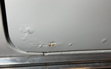 Chevrolet-Corvair-1963-Ermine-White-Red-30