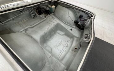 Chevrolet-Corvair-1963-Ermine-White-Red-38