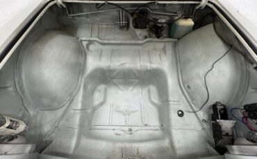 Chevrolet-Corvair-1963-Ermine-White-Red-39