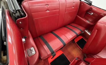 Chevrolet-Corvair-1963-Ermine-White-Red-4