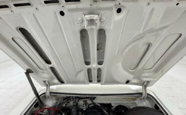 Chevrolet-Corvair-1963-Ermine-White-Red-41