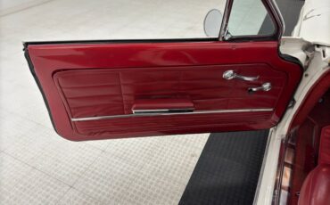 Chevrolet-Corvair-1963-Ermine-White-Red-45