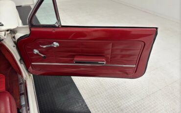 Chevrolet-Corvair-1963-Ermine-White-Red-46
