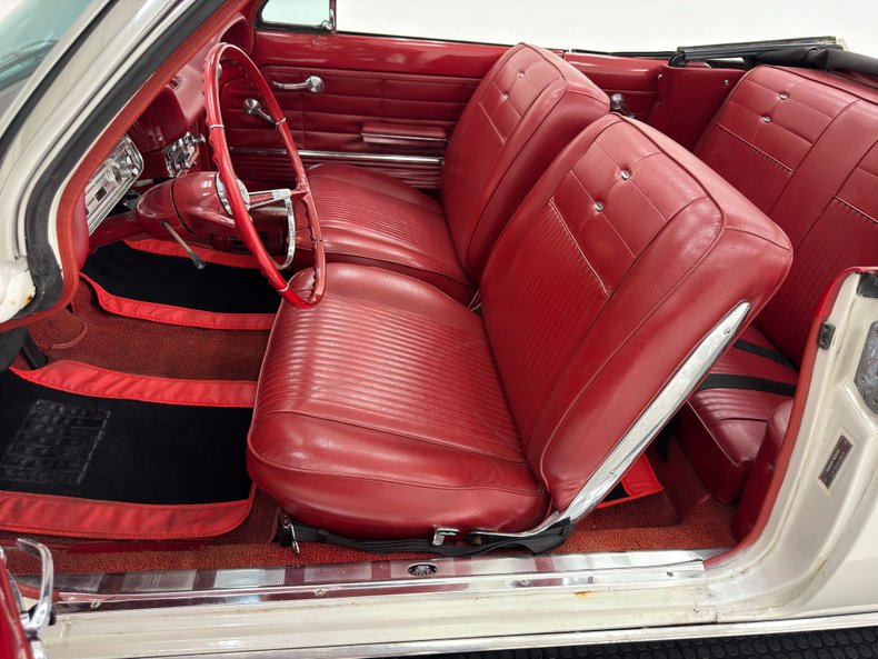 Chevrolet-Corvair-1963-Ermine-White-Red-47