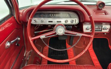 Chevrolet-Corvair-1963-Ermine-White-Red-5