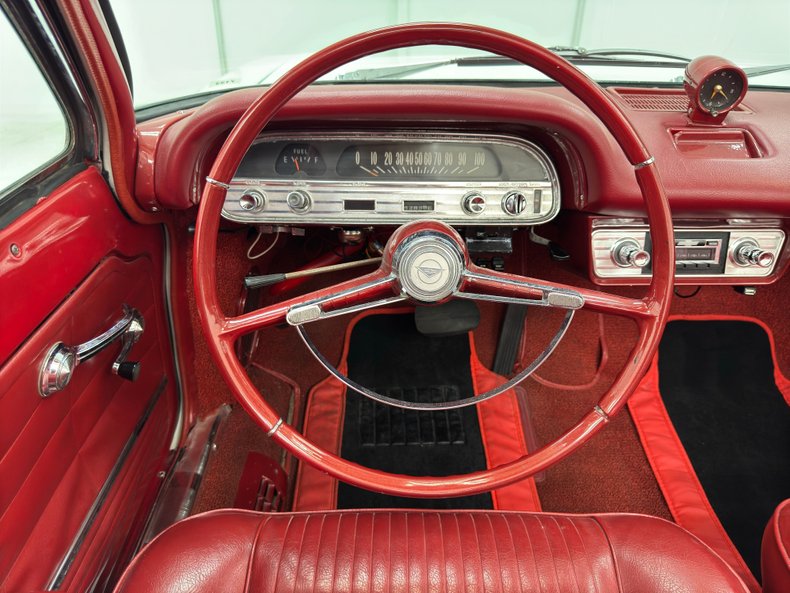 Chevrolet-Corvair-1963-Ermine-White-Red-5