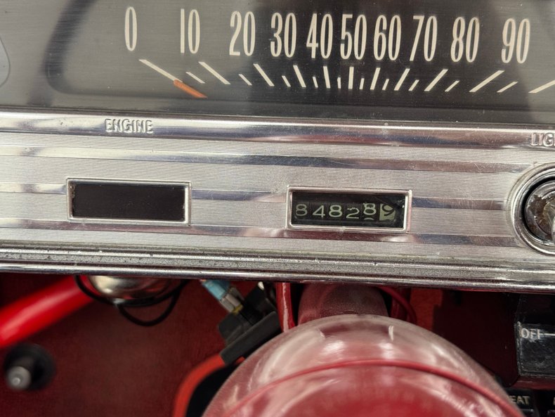 Chevrolet-Corvair-1963-Ermine-White-Red-7