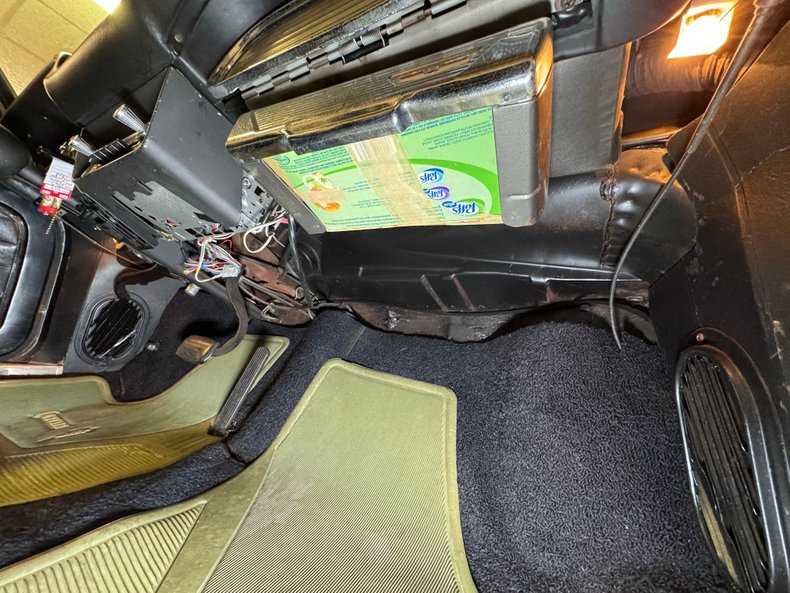 Chevrolet-Corvair-1963-Palomar-Red-Black-45