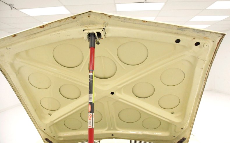 Chevrolet-Corvair-1968-Butternut-Yellow-Black-10