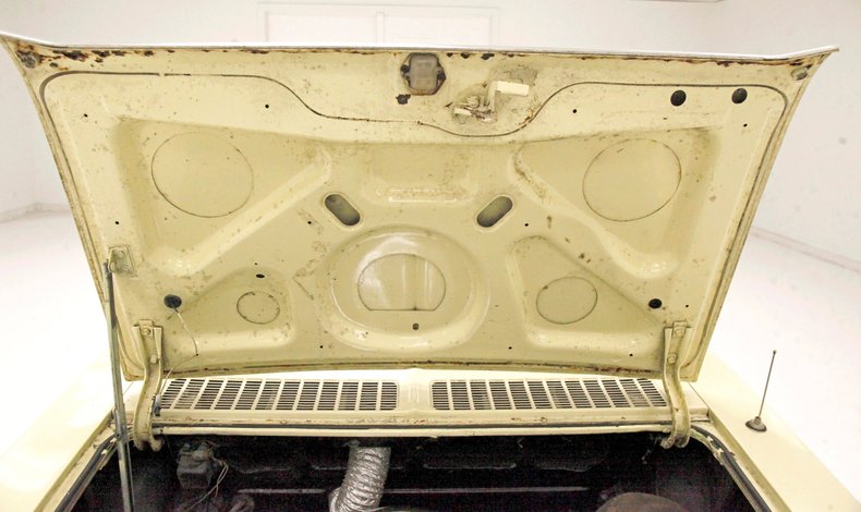 Chevrolet-Corvair-1968-Butternut-Yellow-Black-11