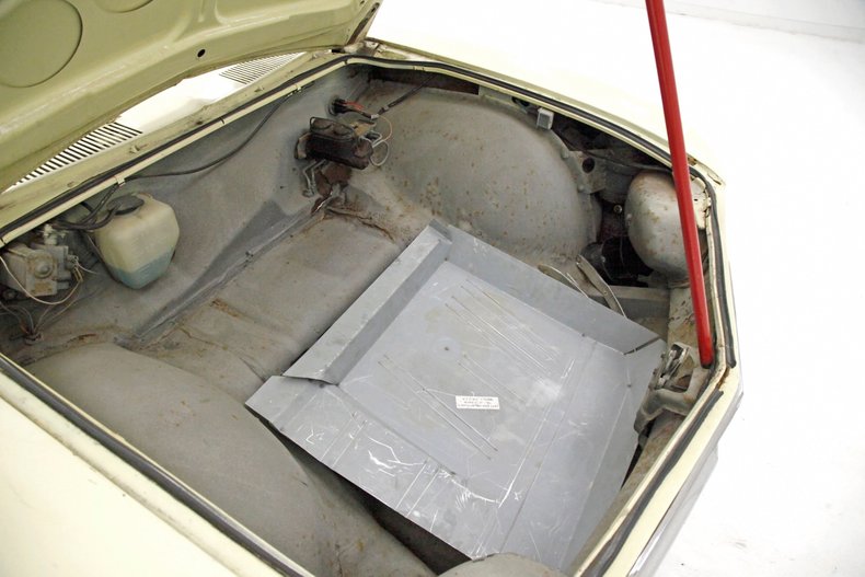 Chevrolet-Corvair-1968-Butternut-Yellow-Black-12