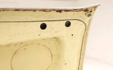 Chevrolet-Corvair-1968-Butternut-Yellow-Black-14