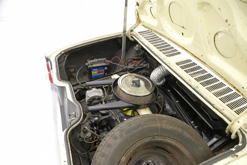 Chevrolet-Corvair-1968-Butternut-Yellow-Black-18