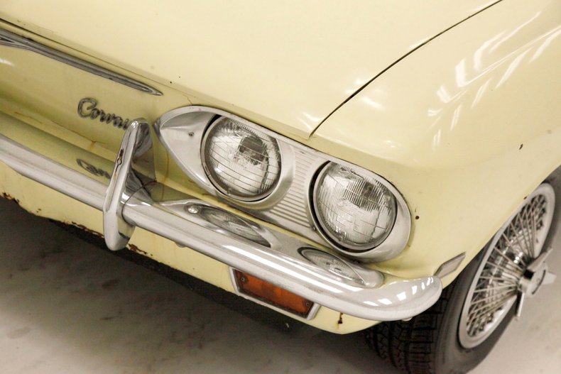 Chevrolet-Corvair-1968-Butternut-Yellow-Black-20