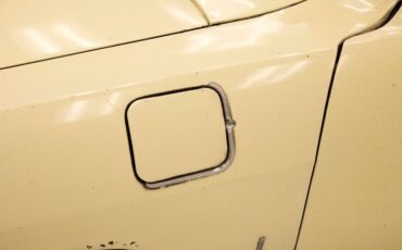 Chevrolet-Corvair-1968-Butternut-Yellow-Black-21