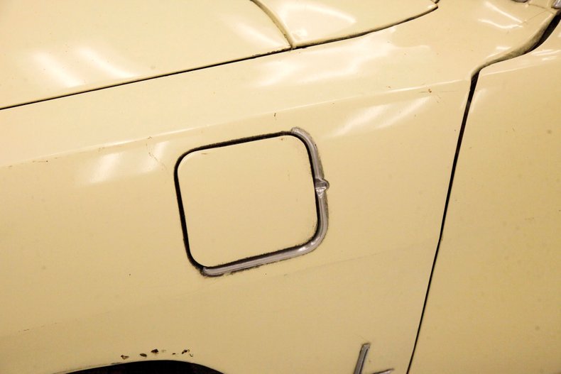 Chevrolet-Corvair-1968-Butternut-Yellow-Black-21