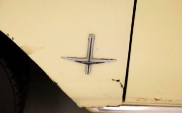 Chevrolet-Corvair-1968-Butternut-Yellow-Black-22