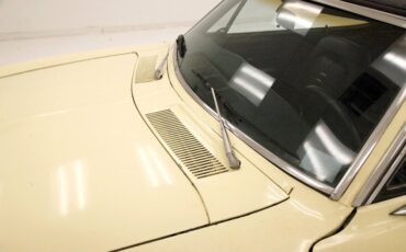 Chevrolet-Corvair-1968-Butternut-Yellow-Black-23