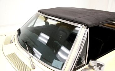 Chevrolet-Corvair-1968-Butternut-Yellow-Black-24