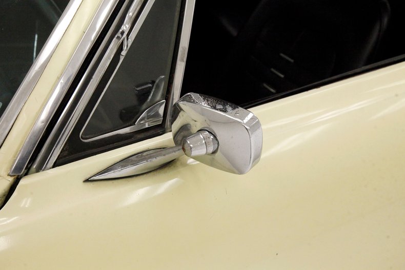 Chevrolet-Corvair-1968-Butternut-Yellow-Black-25