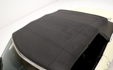 Chevrolet-Corvair-1968-Butternut-Yellow-Black-26