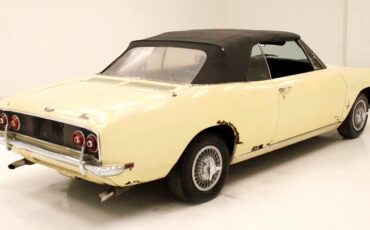 Chevrolet-Corvair-1968-Butternut-Yellow-Black-3