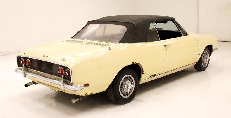 Chevrolet-Corvair-1968-Butternut-Yellow-Black-3