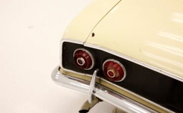 Chevrolet-Corvair-1968-Butternut-Yellow-Black-31