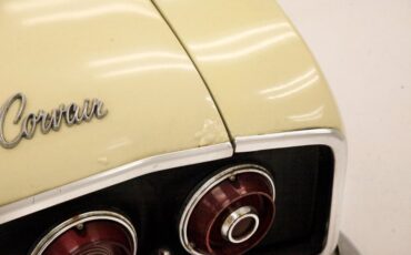 Chevrolet-Corvair-1968-Butternut-Yellow-Black-33