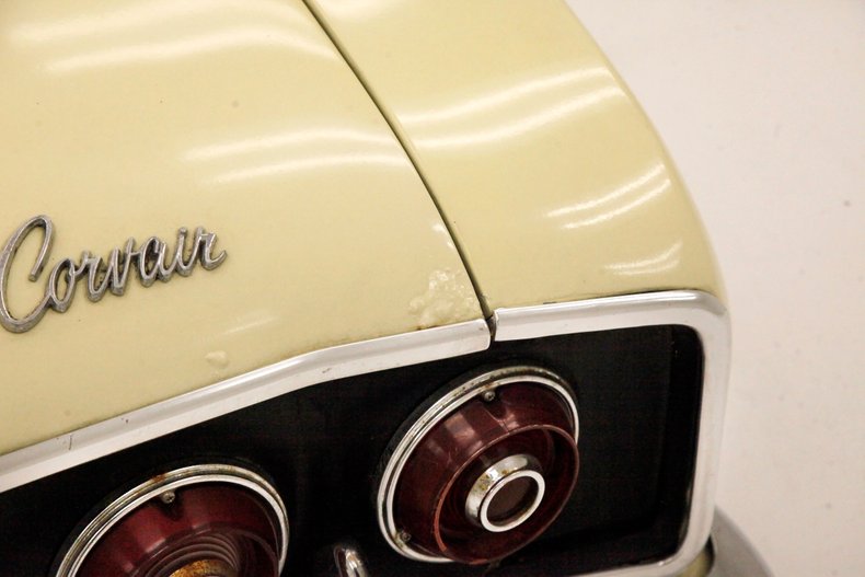 Chevrolet-Corvair-1968-Butternut-Yellow-Black-33