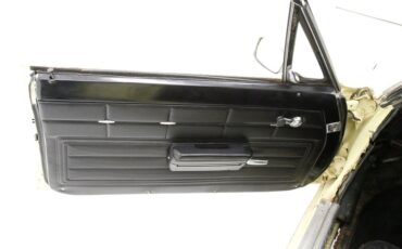 Chevrolet-Corvair-1968-Butternut-Yellow-Black-34