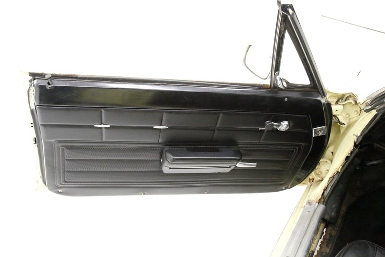 Chevrolet-Corvair-1968-Butternut-Yellow-Black-34