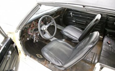 Chevrolet-Corvair-1968-Butternut-Yellow-Black-35