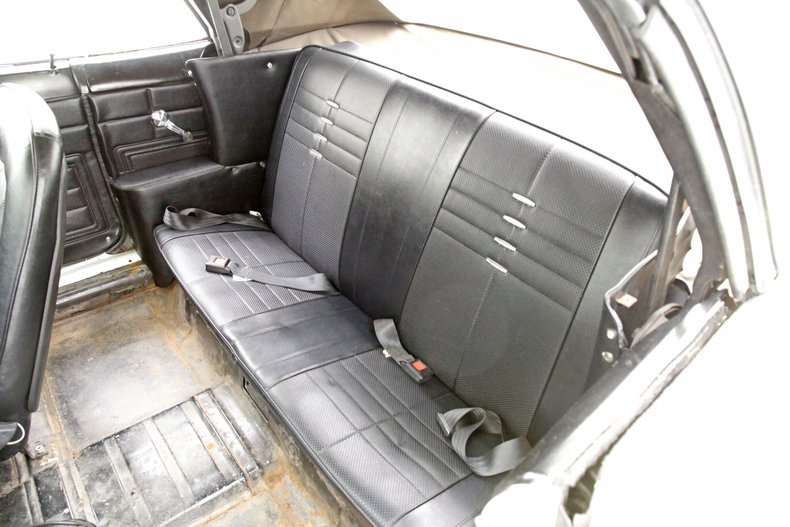 Chevrolet-Corvair-1968-Butternut-Yellow-Black-38