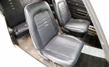 Chevrolet-Corvair-1968-Butternut-Yellow-Black-40