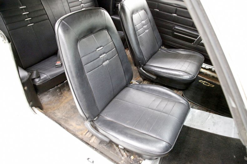 Chevrolet-Corvair-1968-Butternut-Yellow-Black-40