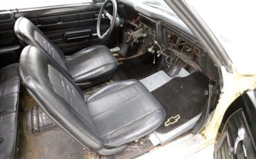 Chevrolet-Corvair-1968-Butternut-Yellow-Black-41