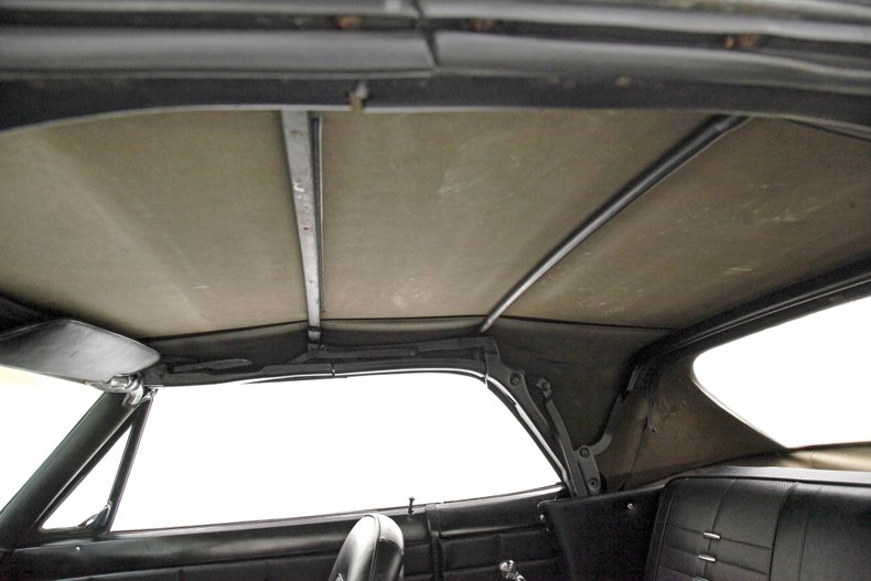 Chevrolet-Corvair-1968-Butternut-Yellow-Black-42