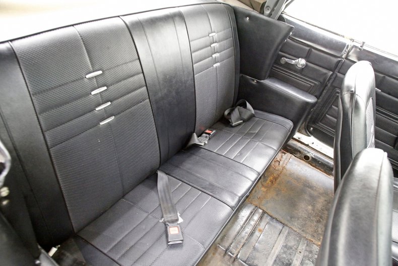 Chevrolet-Corvair-1968-Butternut-Yellow-Black-43