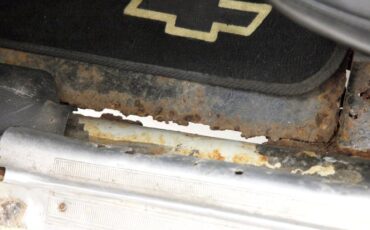 Chevrolet-Corvair-1968-Butternut-Yellow-Black-46