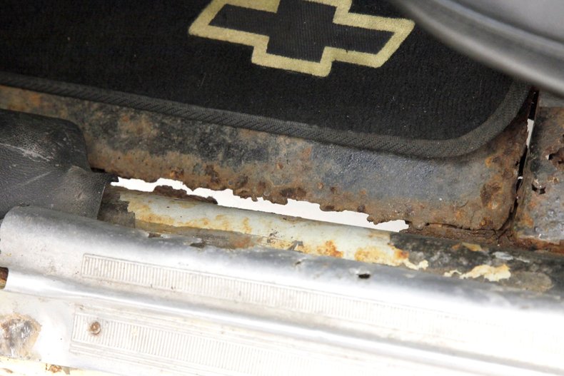 Chevrolet-Corvair-1968-Butternut-Yellow-Black-46