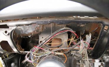 Chevrolet-Corvair-1968-Butternut-Yellow-Black-47