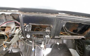 Chevrolet-Corvair-1968-Butternut-Yellow-Black-48