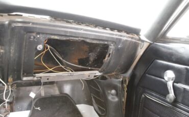 Chevrolet-Corvair-1968-Butternut-Yellow-Black-49